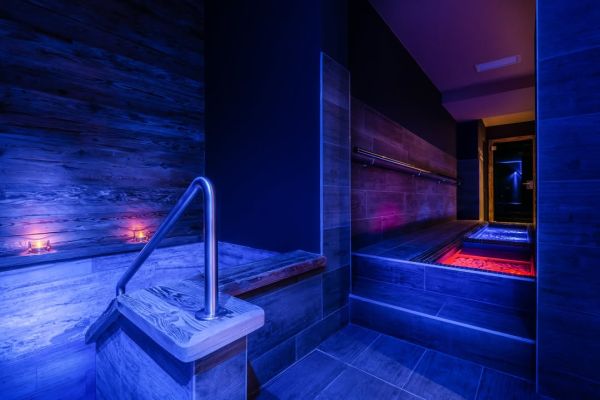 Il percorso Kneipp della nostra spa é un toccasana dopo una lunga escursione. La combinazione di acqua calda e fredda, s...