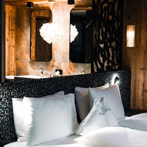 Armonia di forme, colori e stile uniti da mani esperte di artigiani locali, che danno vita a design indimenticabili ✨ A ...